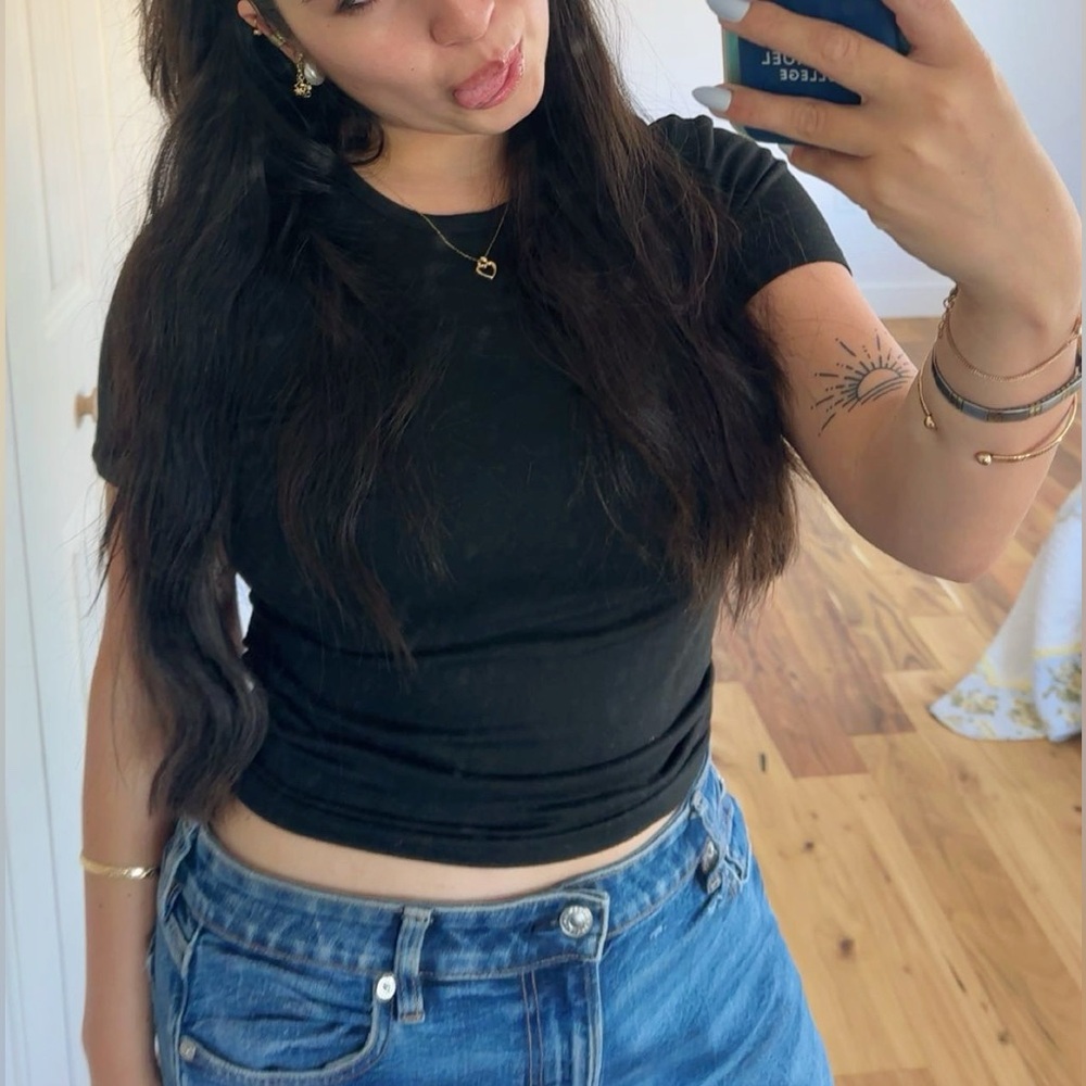 Black Fitted Crop Short Sleeve Tee